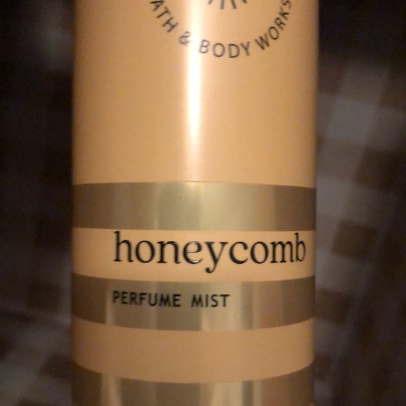 Bath and Body Works Honeycomb perfume mist-new - Picture 2 of 3